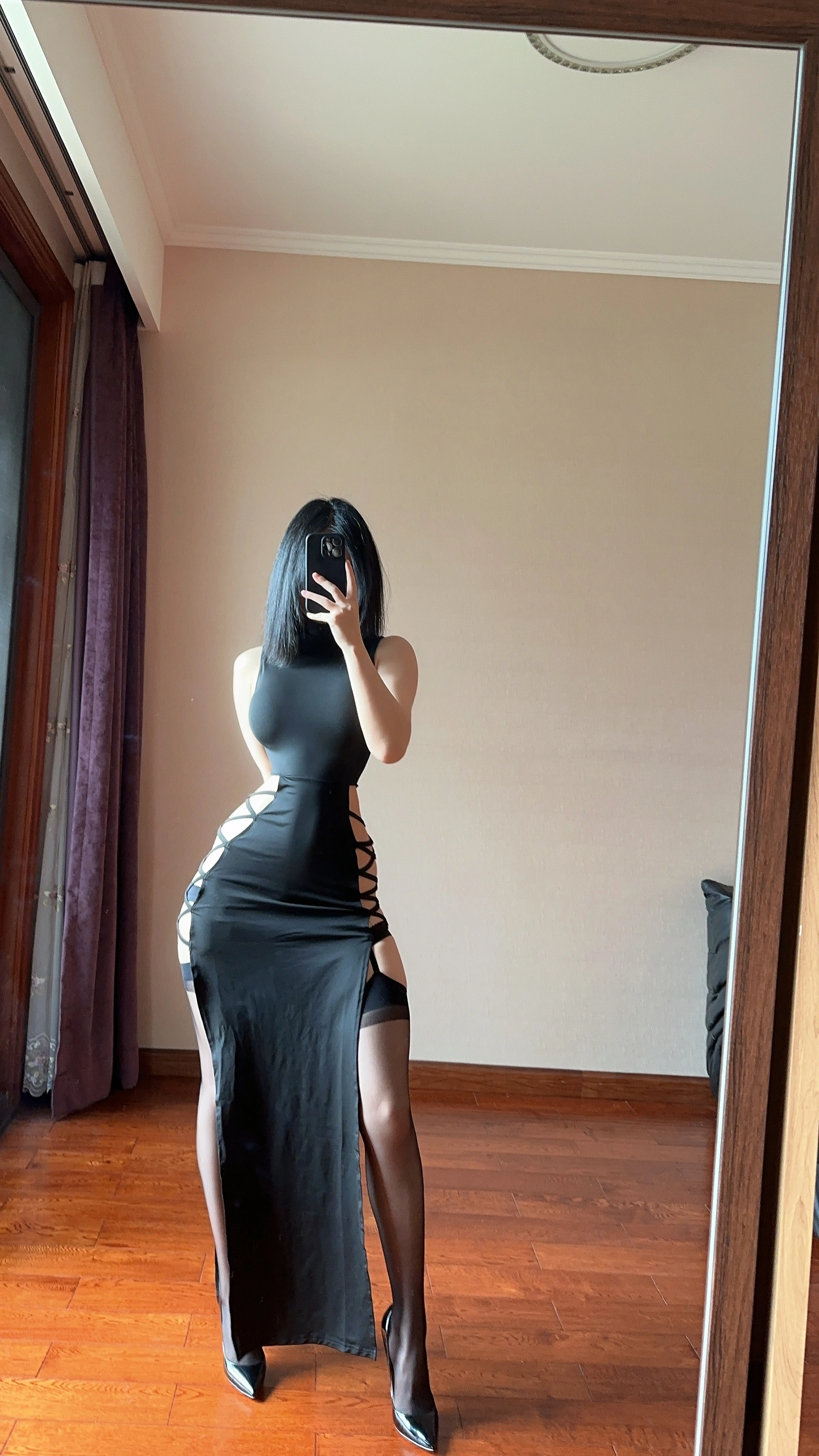 俏妞qiaoniuTT – NO.128 国风黑丝开叉旗袍 1